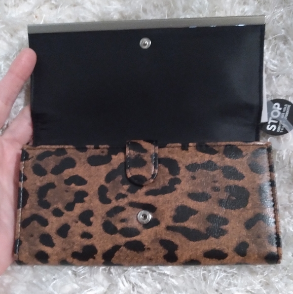 NWT LEOPARD PRINT WALLET - Picture 5 of 8